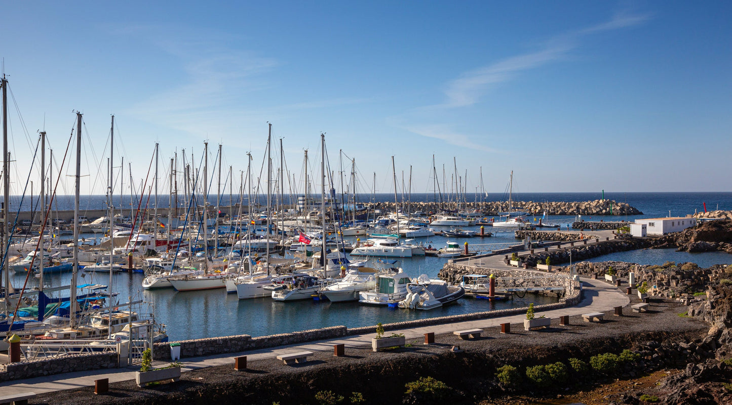 Marina San Miguel à San Miguel de Abona, Tenerife, Espagne – postes d’amarrage pour bateaux et vue sur le port de plaisance avec Eberths.com