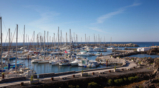 Marina San Miguel, San Miguel de Abona, Tenerife, Spagna: ormeggi e vista sul porto turistico con Eberths.com