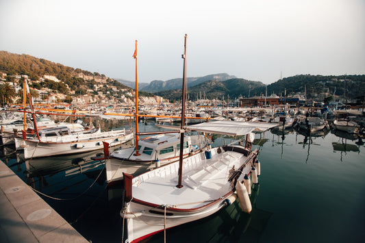 Marina Tramontana, Porto Sóller, Spagna: ormeggi per barche e vista sul porto turistico con Eberths.com