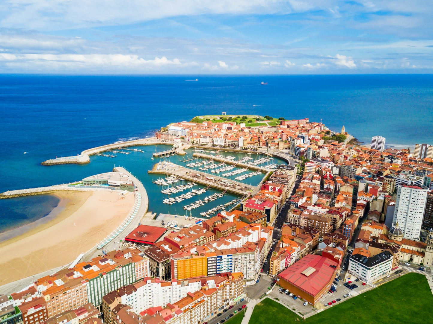 Marina Yates del Principado in Gijon, Spain – yacht berths and marina view with Eberths.com