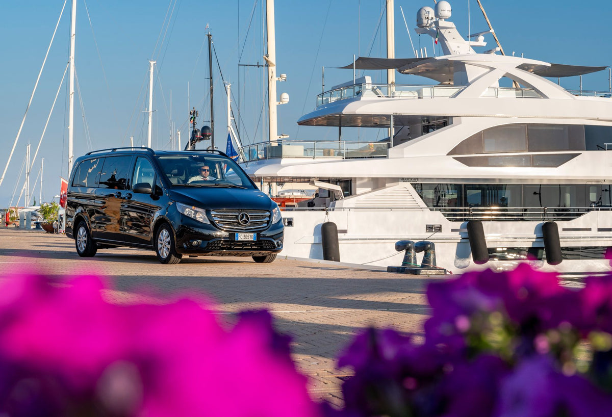Marina d’Arechi em Agropoli, Salerno, perto de Amalfi, Capri e Positano, Itália – lugares de amarração para iates e vista para a marina com a Eberths.com.