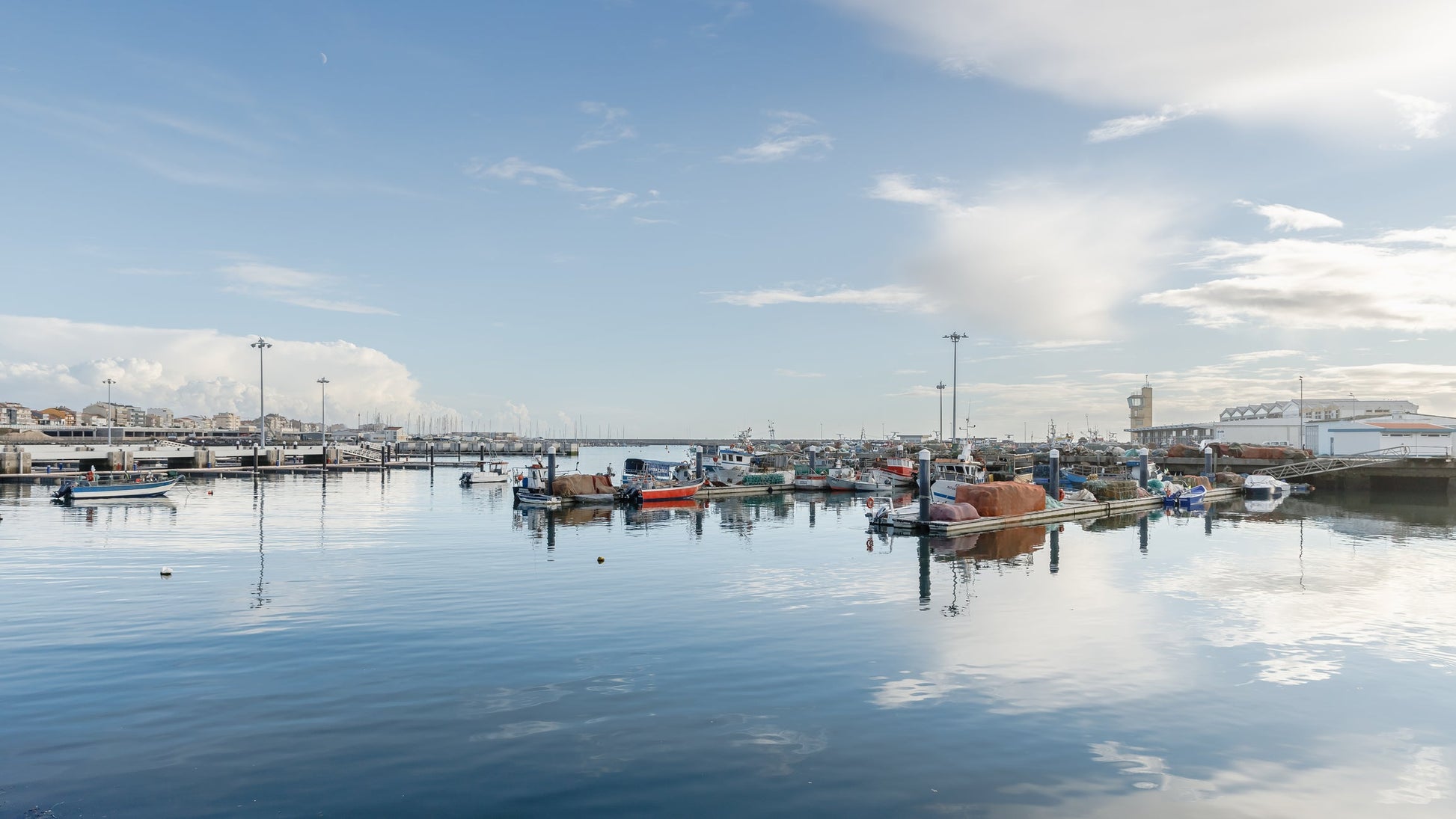 Marina da Povoa de Varzim, Povoa de Varzim, Portogallo: ormeggi e vista sul porto turistico con Eberths.com