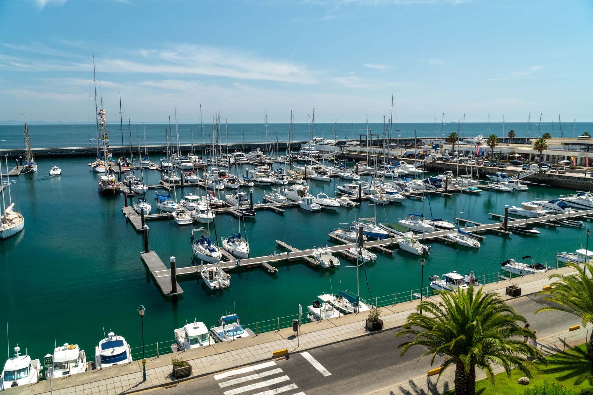 Marina de Cascais, Cascais, Portogallo: ormeggi per barche e vista sul porto turistico con Eberths.com