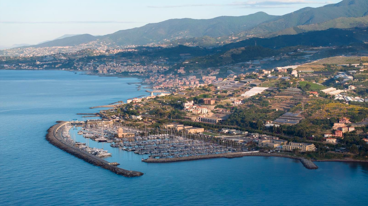 Marina degli Aregai στο Santo Stefano al Mare, Ιταλία – Θέσεις ελλιμενισμού για γιοτ και θέα στη μαρίνα | Eberths.com