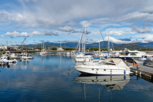 Marina di Arbatax, Arbatax, Cerdeña, Italia: amarres para barcos y vistas al puerto deportivo con Eberths.com