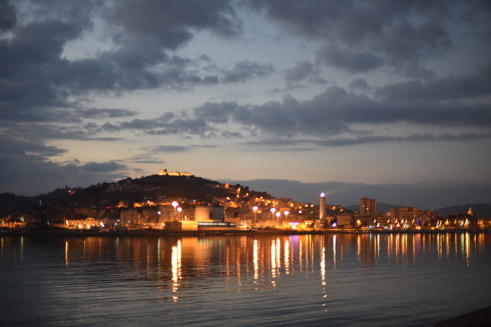 Marina di Cala del Sole, Licata, Sicilia: ormeggi per barche e vista sul porto turistico con Eberths.com