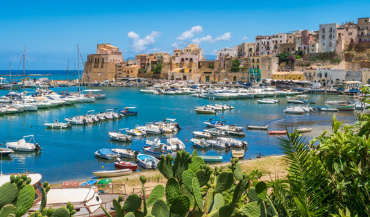 Marina di Castellammare del Golfo, Castellammare del Golfo, Italia: amarres y vistas al puerto deportivo con Eberths.com