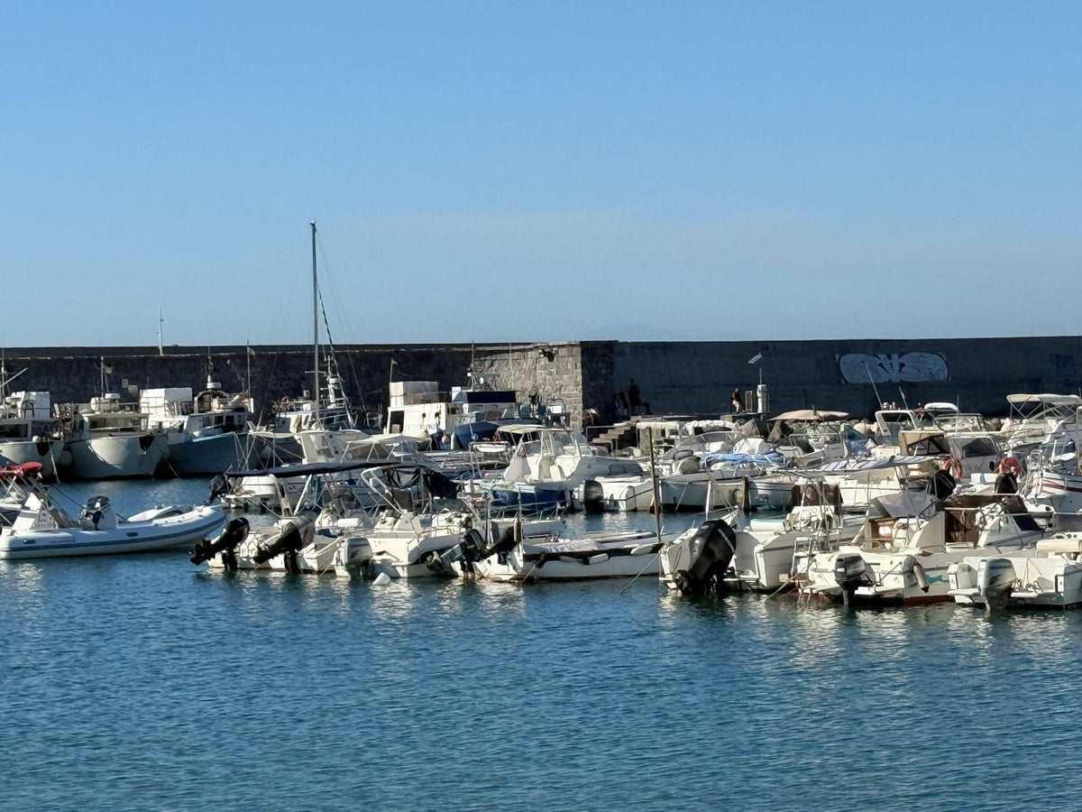 Marina di Forio d'Ischia (Marina del Raggio Verde): yacht berths and marina view with Eberths.com