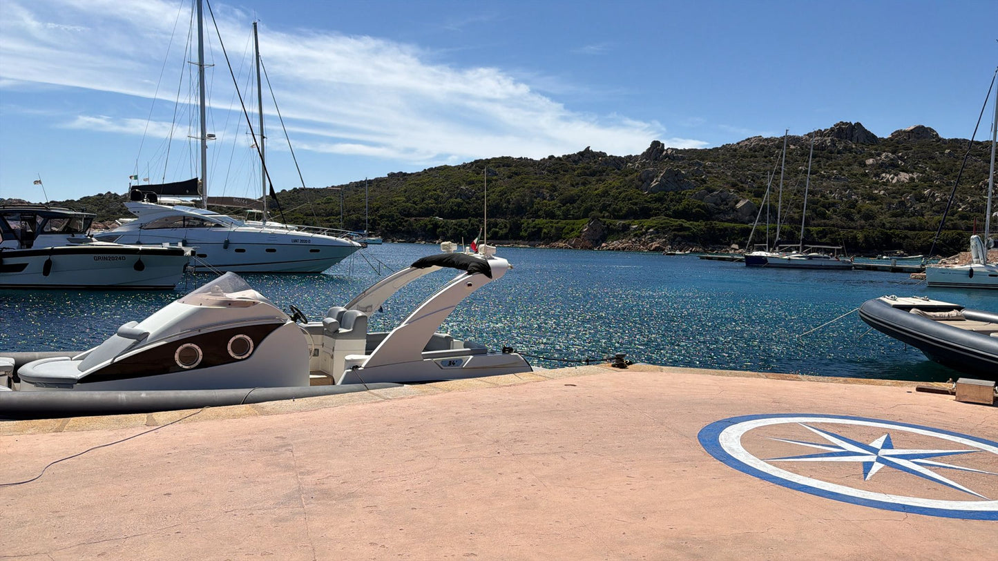 Marina di Porto Massimo (Porto Lungo) a La Maddalena, Italia – ormeggi per yacht e vista sulla marina con Eberths.com