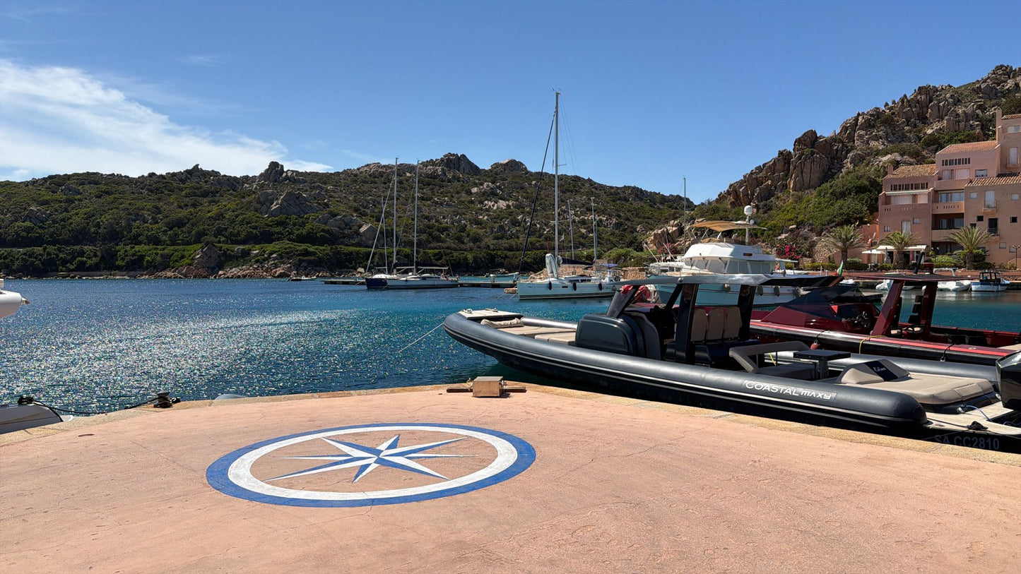 Marina di Porto Massimo (Porto Lungo) à La Maddalena, Italie – places d’amarrage pour yachts et vue sur la marina avec Eberths.com