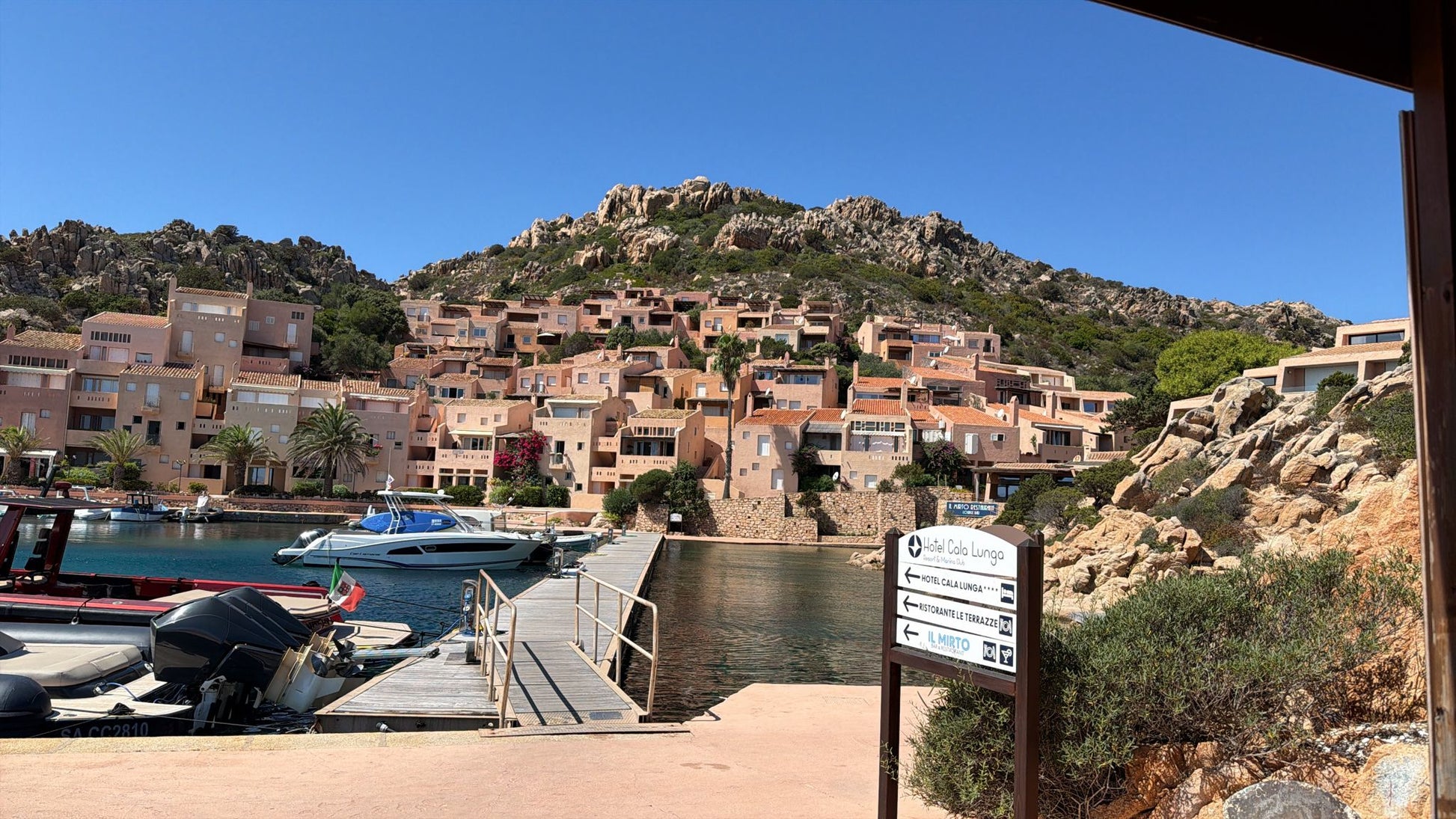 Marina di Porto Massimo (Porto Lungo) en La Maddalena, Italia – amarres para yates y vistas de la marina con Eberths.com