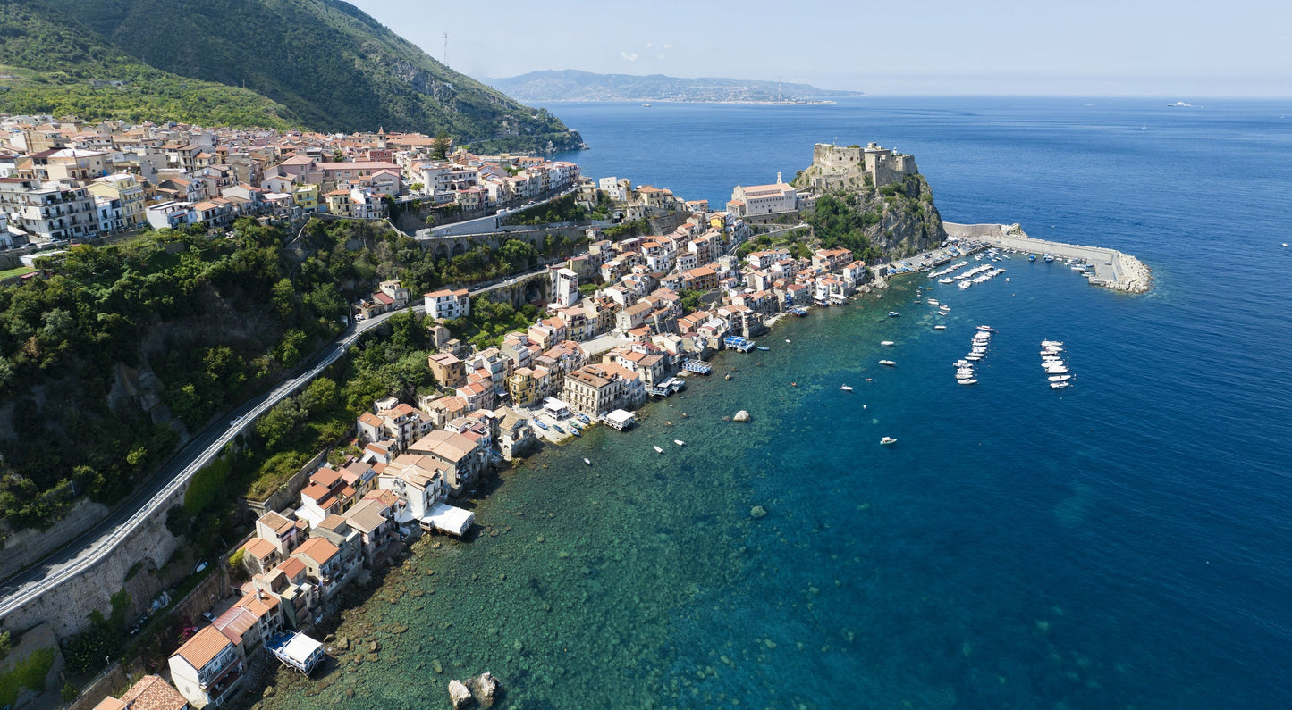 Marina di Reggio Calabria in Reggio di Calabria, Italy – yacht berths and marina view with Eberths.com
