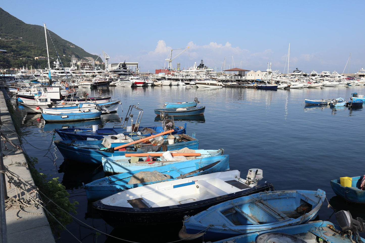 Marina di Stabia, Castellammare di Stabia, Italia: ormeggi e vista sul porto turistico con Eberths.com