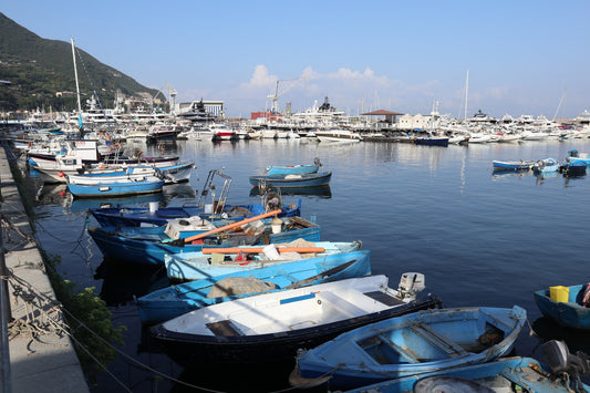 Marina di Stabia, Castellammare di Stabia, Italia: amarres y vistas al puerto deportivo con Eberths.com