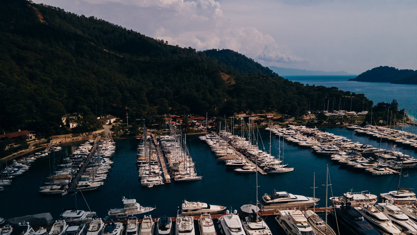 Marinturk Gocek Village Porto, Göcek, Turchia: ormeggi e vista sul porto turistico con Eberths.com
