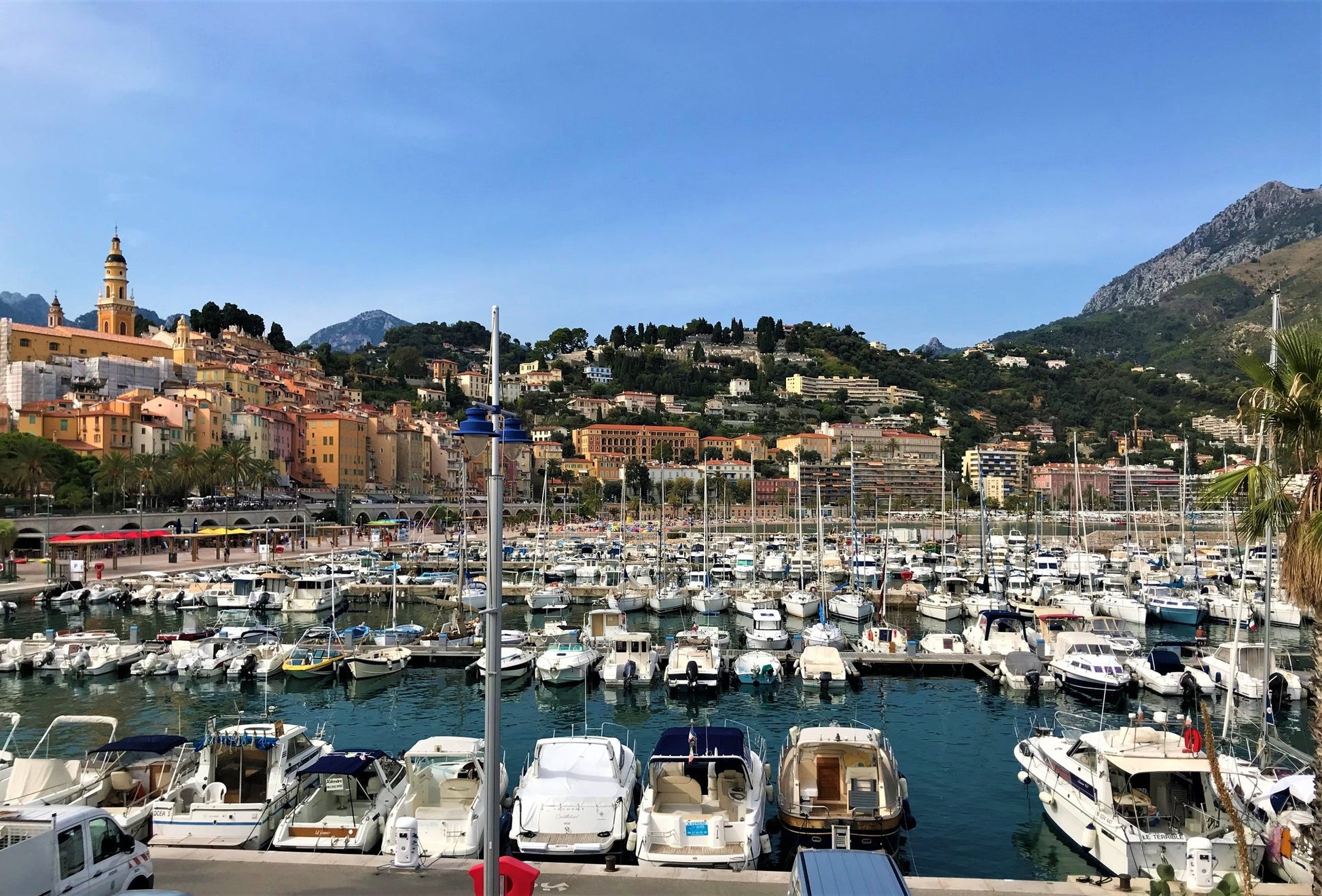Puerto Viejo de Menton, Riviera Francesa: amarres para barcos y vistas al puerto deportivo con Eberths.com