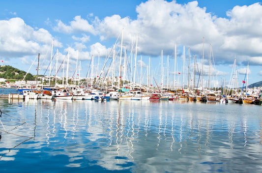 Milta Bodrum Marina, Bodrum, Turchia: ormeggi per barche e vista sul porto turistico con Eberths.com
