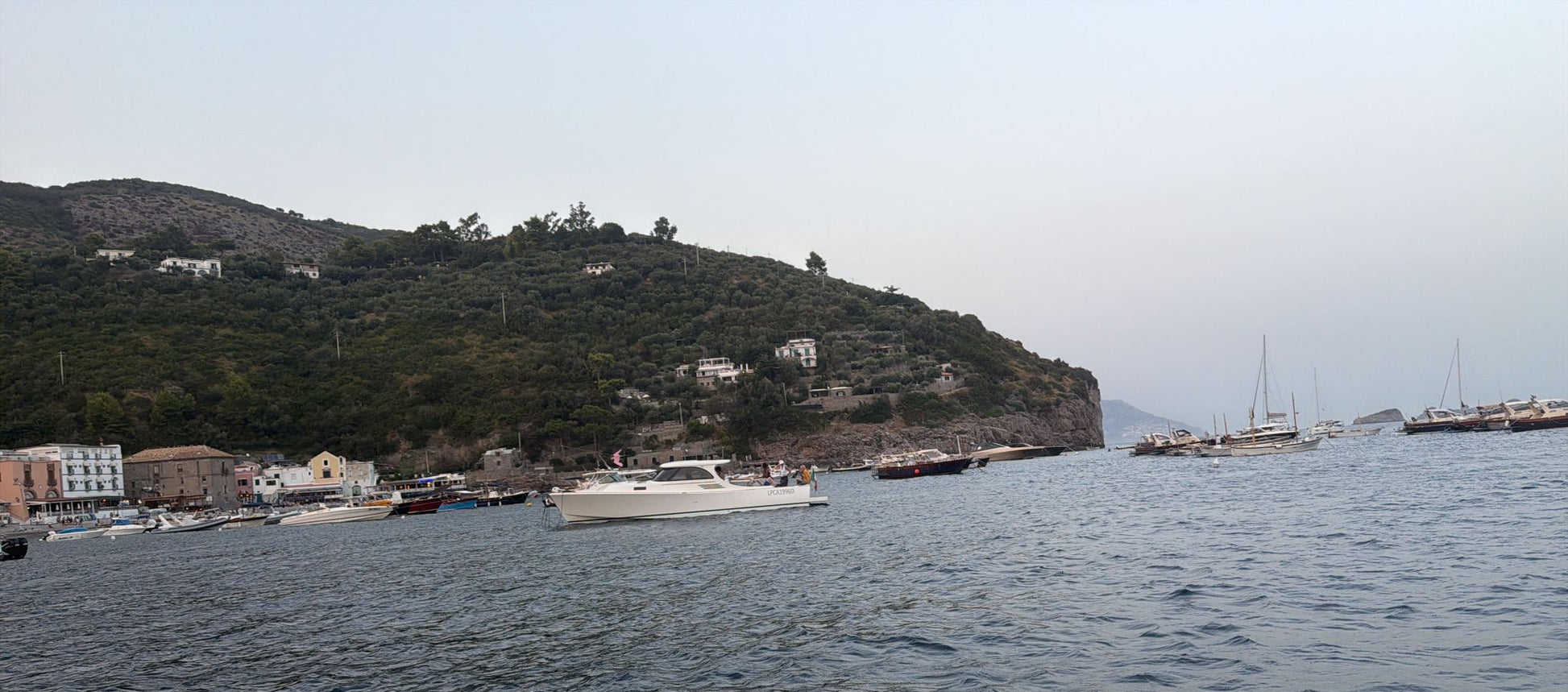 Amarrage, bouee, a la Marina Del Cantone & Marina di Nerano avec Eberths.com 