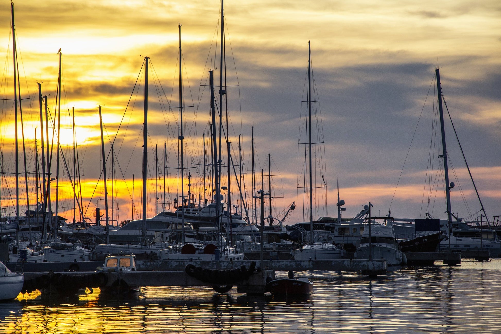 OMC Marina Sveti Nikola, Bar, Montenegro: ormeggi per barche e vista sul porto turistico con Eberths.com