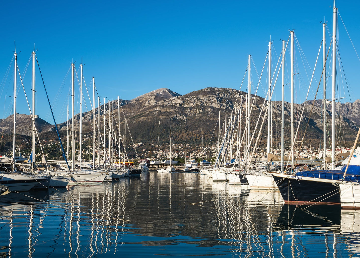 OMC Marina Sveti Nikola, Bar, Montenegro: ormeggi per barche e vista sul porto turistico con Eberths.com