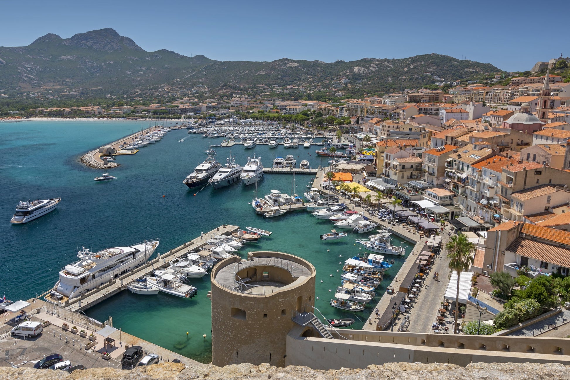 Porto di Calvi (Port Xavier Colonna), Calvi, Corsica: ormeggi e vista sul porto turistico con Eberths.com