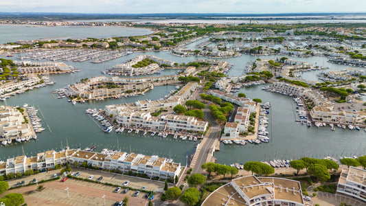 Porto Camargue, Le Grau du Roi, Francia: ormeggi per barche e vista sul porto turistico con Eberths.com