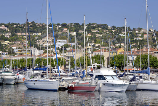 Porto Camille Rayon, Golfe Juan, Costa Azzurra: ormeggi per barche e vista sul porto turistico con Eberths.com