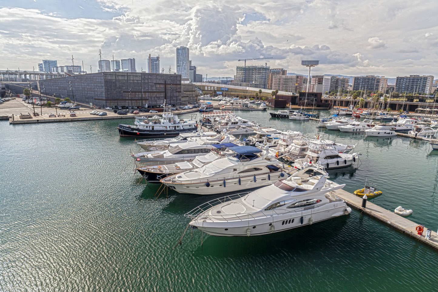 Port Fòrum στο Sant Adrià de Besòs, Ισπανία – θέσεις ελλιμενισμού γιοτ και θέα στη μαρίνα με το Eberths.com