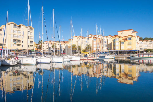 Porto Gruissan, Gruissan, Francia: ormeggi per barche e vista sul porto turistico con Eberths.com