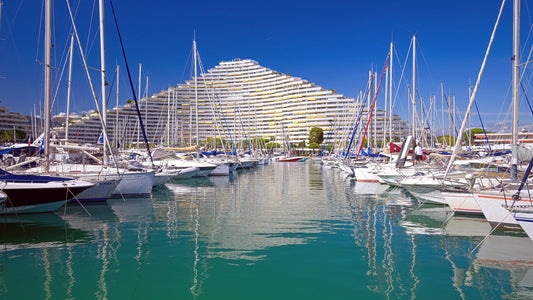 Porto Marina Baie Des Anges, Villeneuve Loubet, Francia: ormeggi e vista sul porto turistico con Eberths.com