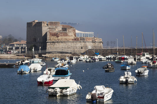 Porto Saint Louis du Mourillon, Toulon, Francia: ormeggi e vista sul porto turistico con Eberths.com