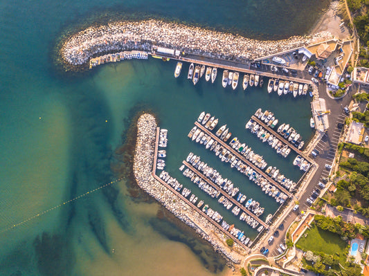 Porto Saint Aygulf, Saint Aygulf, Francia: ormeggi per barche e vista sul porto turistico con Eberths.com
