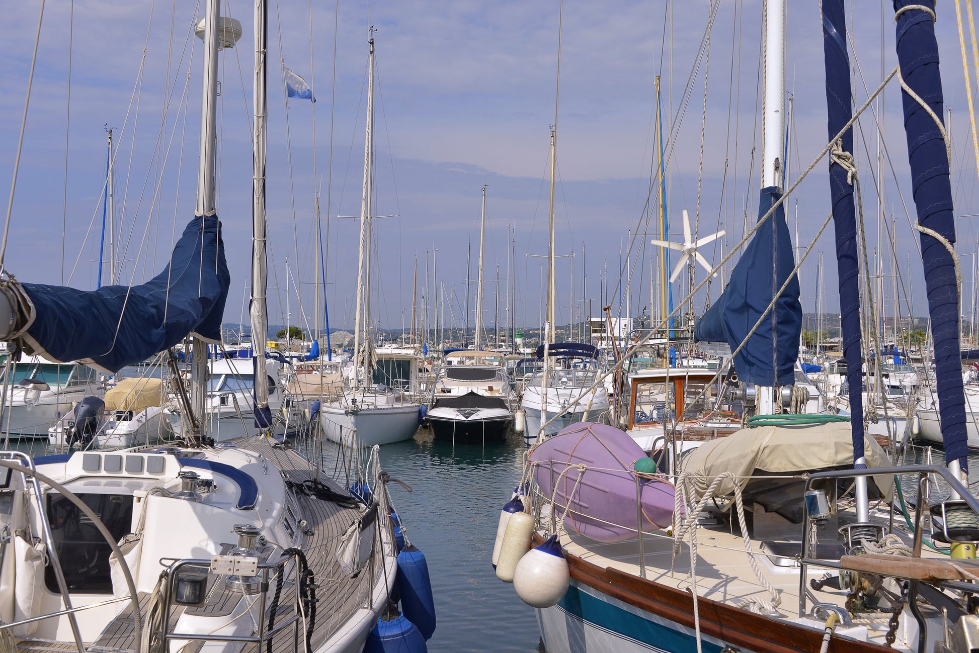 Porto Saint Laurent Du Var, Saint Laurent du Var, Francia: ormeggi e vista sul porto con Eberths.com