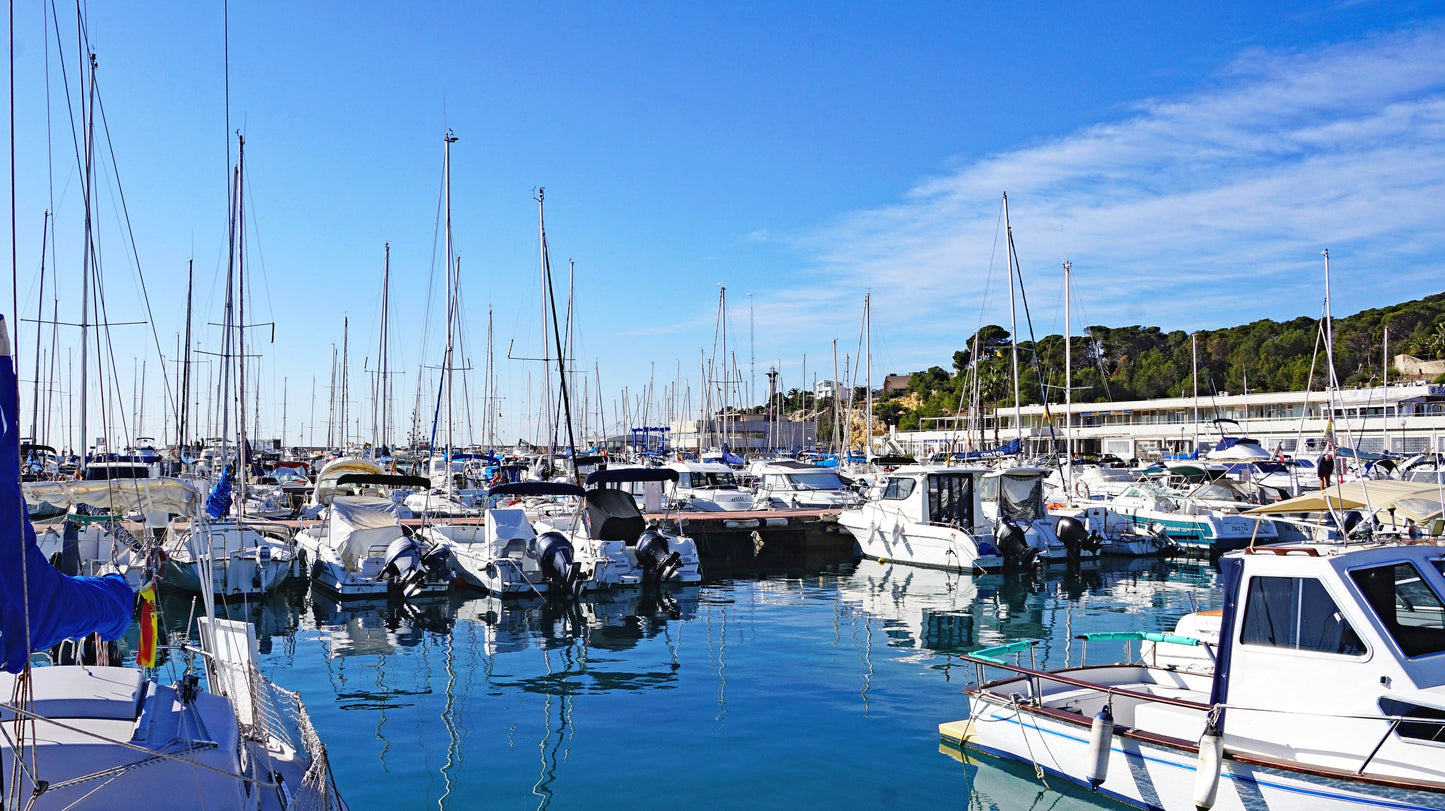Porto Torredembarra, Torredembarra, Spagna: ormeggi per barche e vista sul porto turistico con Eberths.com