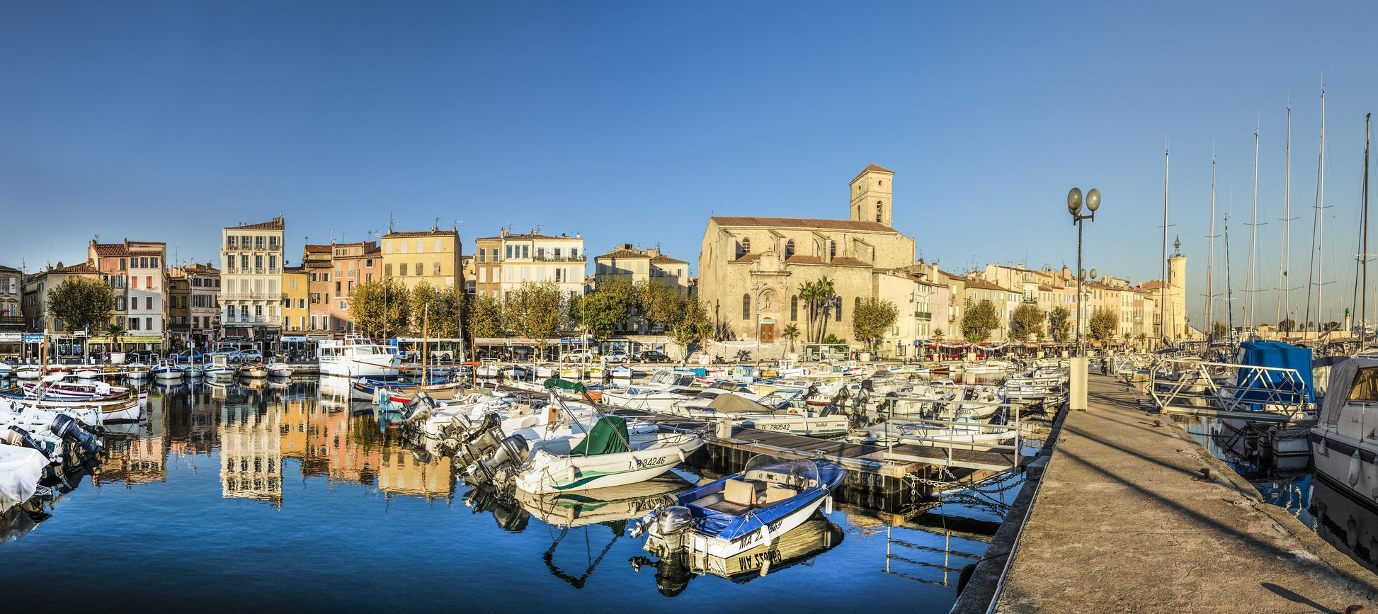 Port Vieux de la Ciotat in La Ciotat, France – yacht berths and marina view with Eberths.com