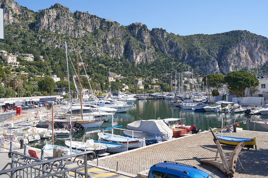 Port de Beaulieu, Beaulieu sur Mer, Francia: ormeggi per barche e vista sul porto turistico con Eberths.com