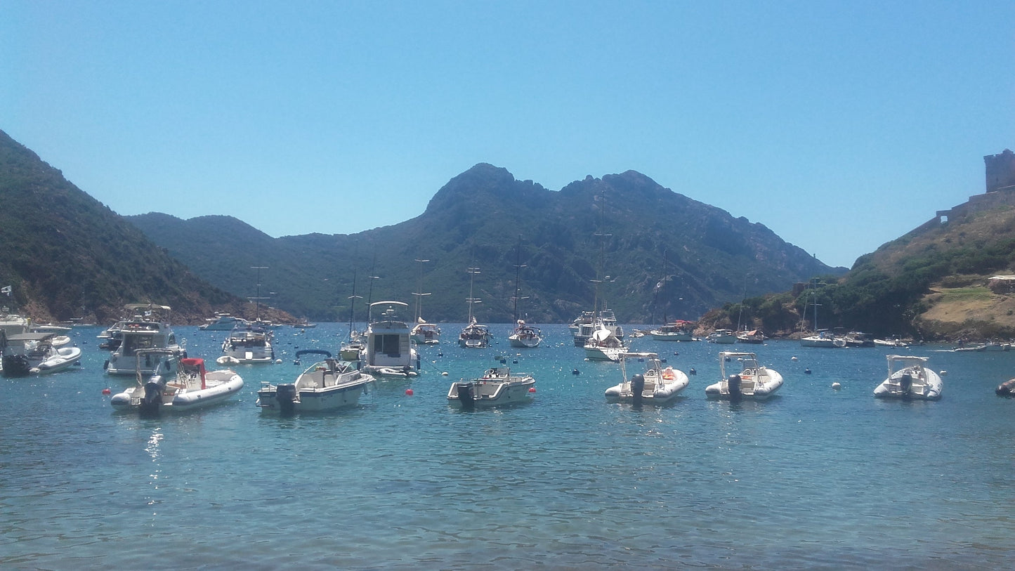 Prenota il tuo posto barca in Corsica, al Port de Girolata – ormeggi yacht con Eberths.com
