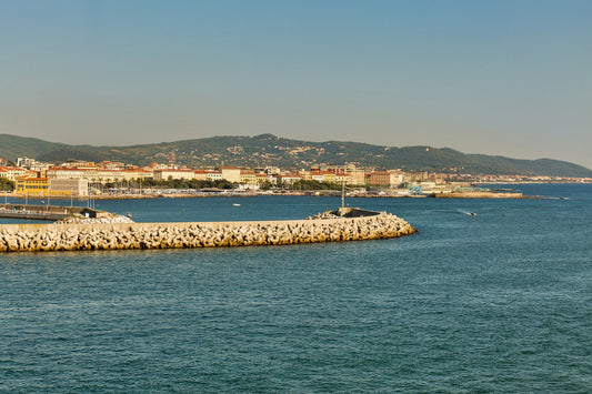Porto di Toga, Bastia, Corsica, Francia: ormeggi per barche e vista sul porto turistico con Eberths.com
