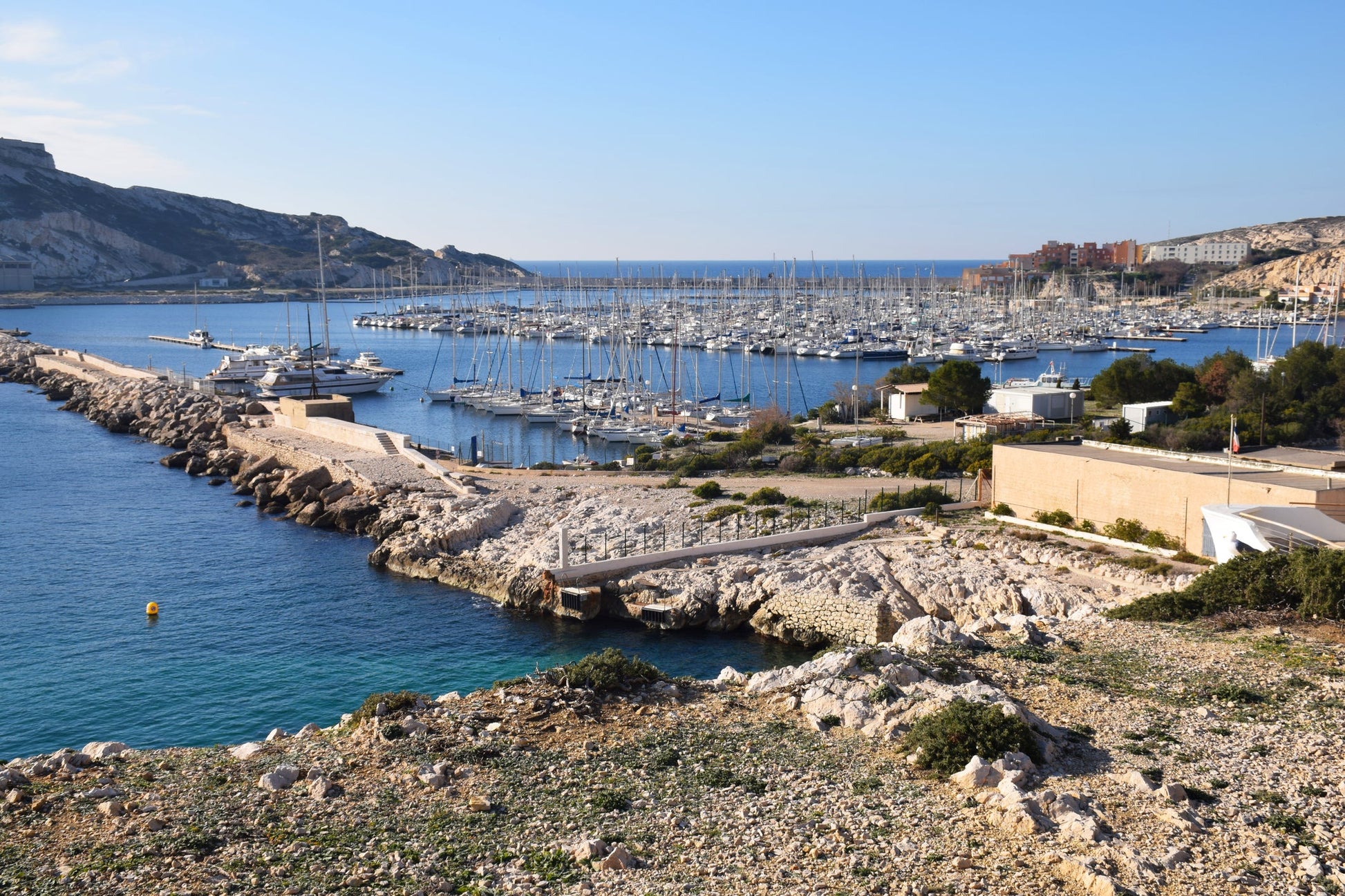 Puerto de Frioul, Marsella, Riviera Francesa: amarres para barcos y vistas al puerto deportivo con Eberths.com