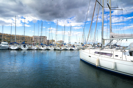 Porto du Saint Cyprien, Saint Cyprien, Francia: ormeggi e vista sul porto turistico con Eberths.com