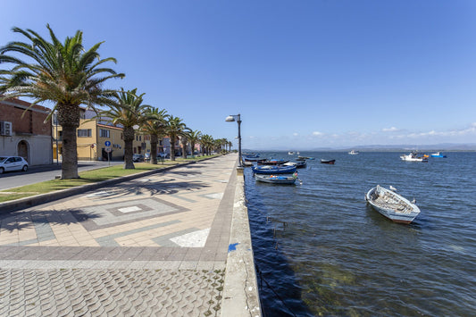 Porticciolo di de Sant Antioco, Cerdeña, Italia: Amarres y vistas a la Porticciolo di con Eberths.com