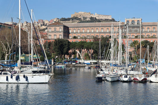 Porticciolo di Molosiglio, Nápoles, Italia: amarres para barcos y vistas al puerto deportivo con Eberths.com