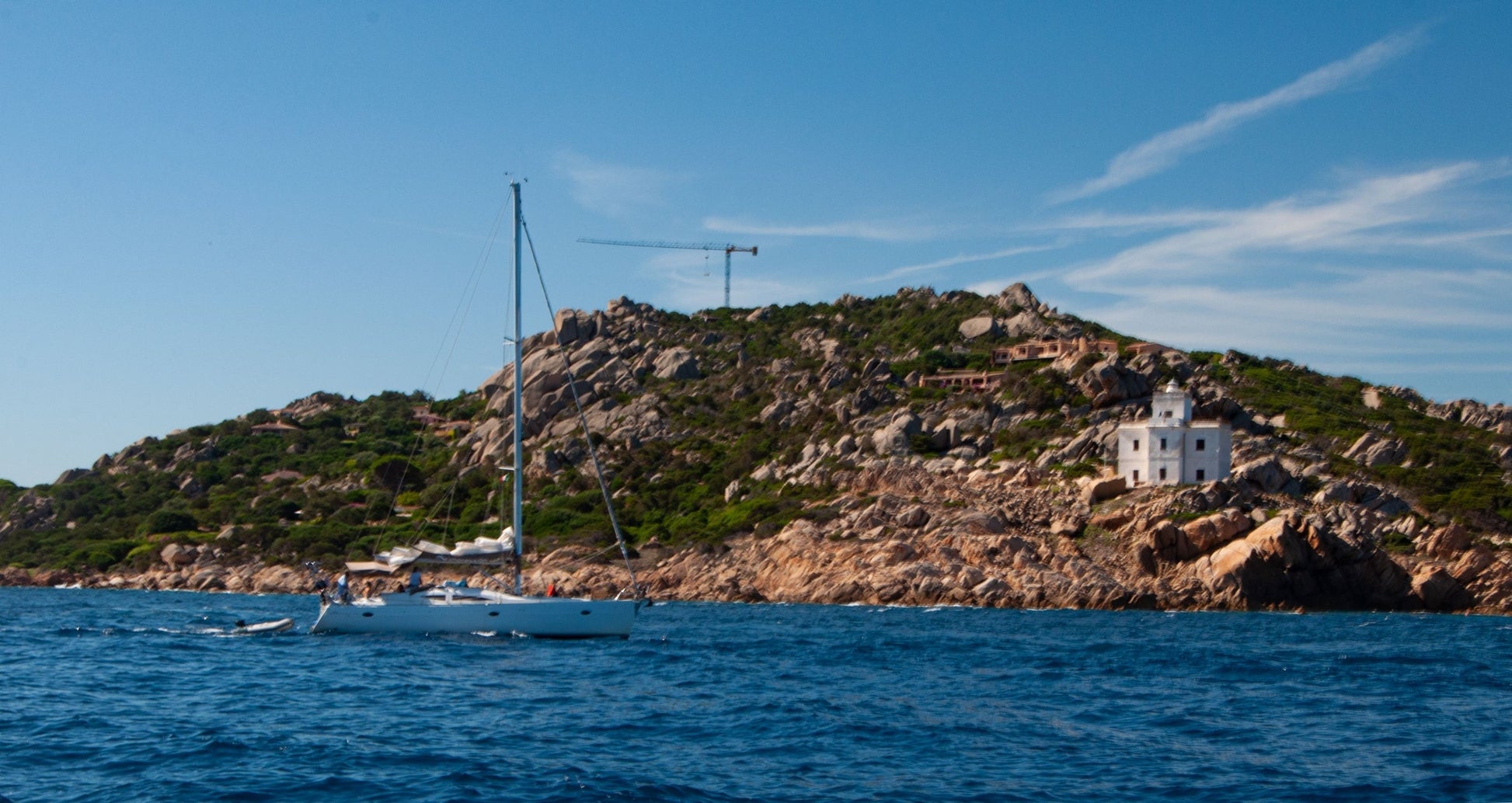 Porto Raphael, Olbia, Sardegna, Italia: ormeggi per barche e vista sul porto turistico con Eberths.com