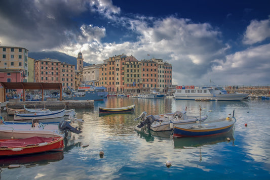 Puerto de Camogli, Camogli, Italia: amarres para barcos y vistas al puerto deportivo con Eberths.com