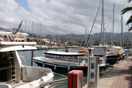 Portorosa Marina Yachting, Messina, Sicilia: amarres para barcos y vistas al puerto deportivo con Eberths.com
