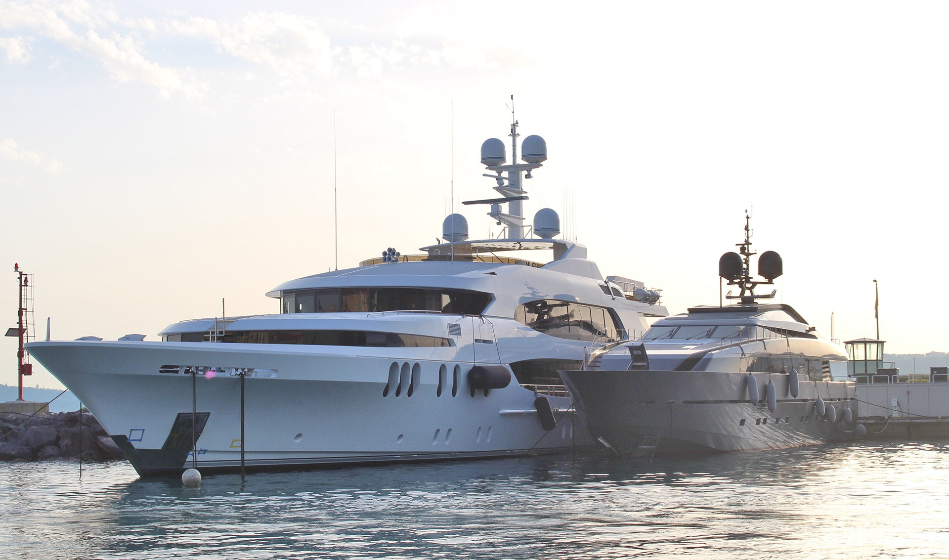 Réservez votre poste d'amarrage à Naples à la Marina Sudcantieri avec Eberths.com. Réservez dès maintenant votre place d'amarrage.