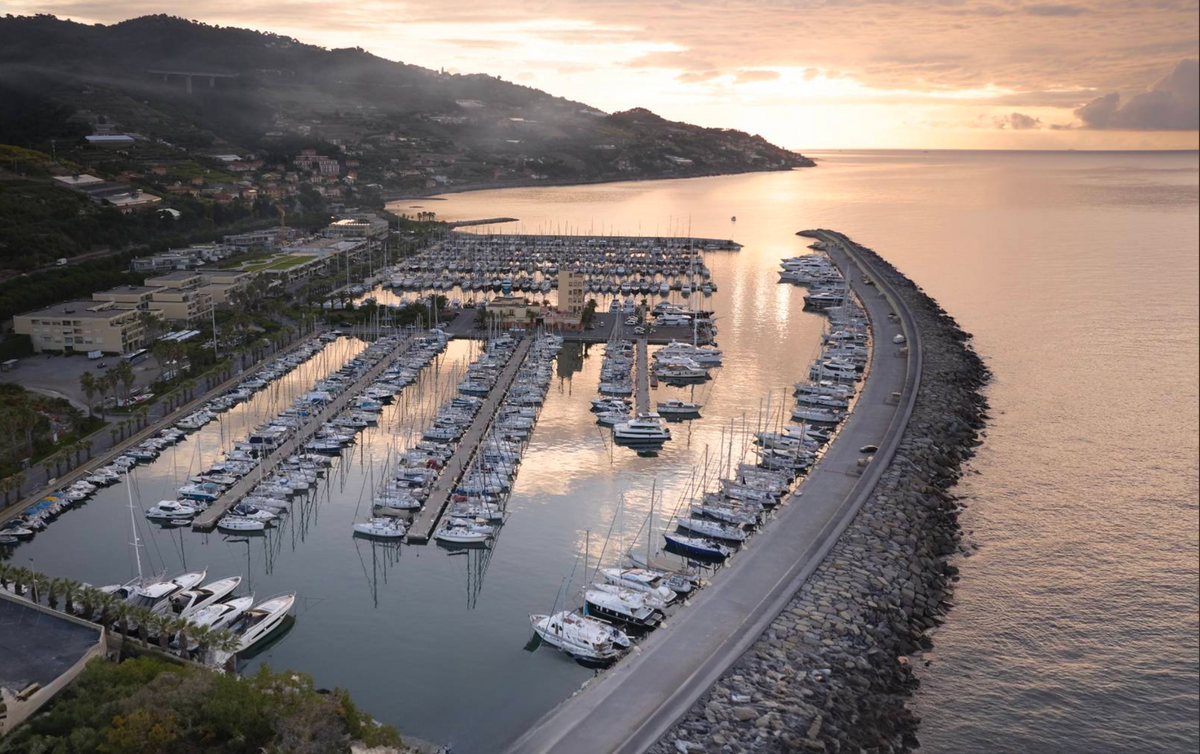 Marina degli Aregai a Santo Stefano al Mare, Italia – Ormeggi per yacht e vista sulla marina | Eberths.com