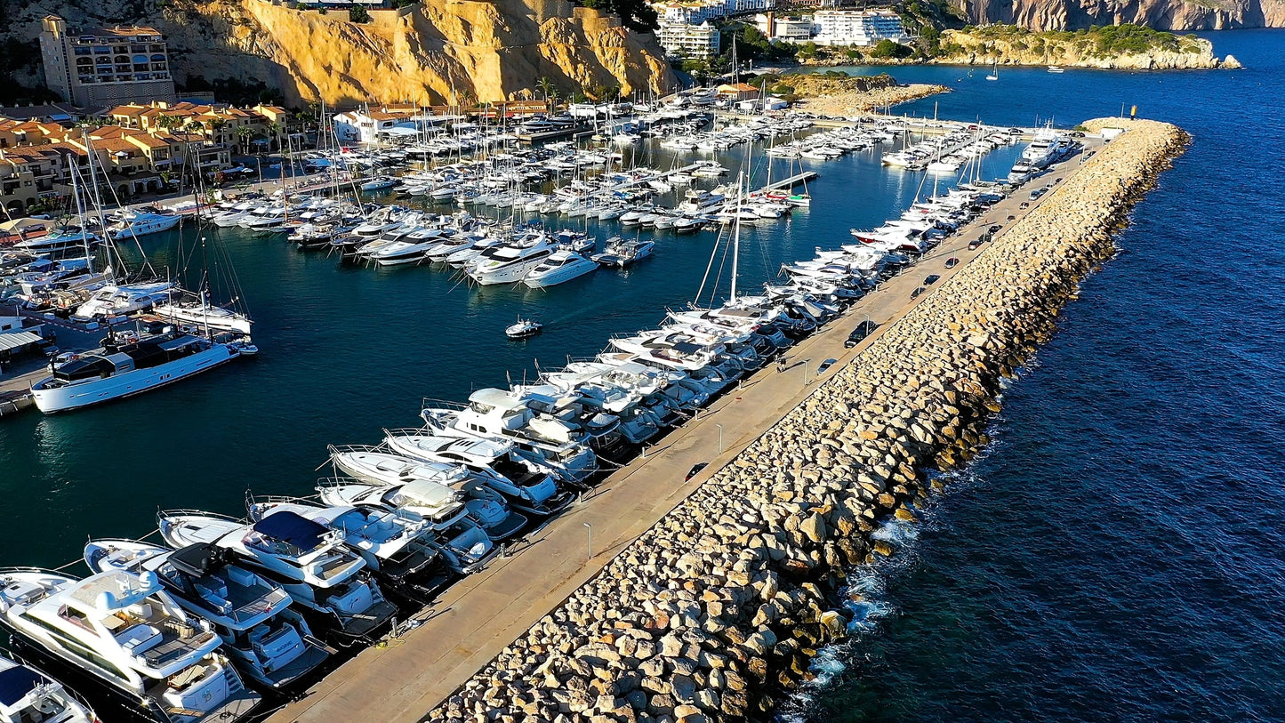 Puerto Camponanes Greenwich in Alacante, Spain – yacht berths and marina view with Eberths.com