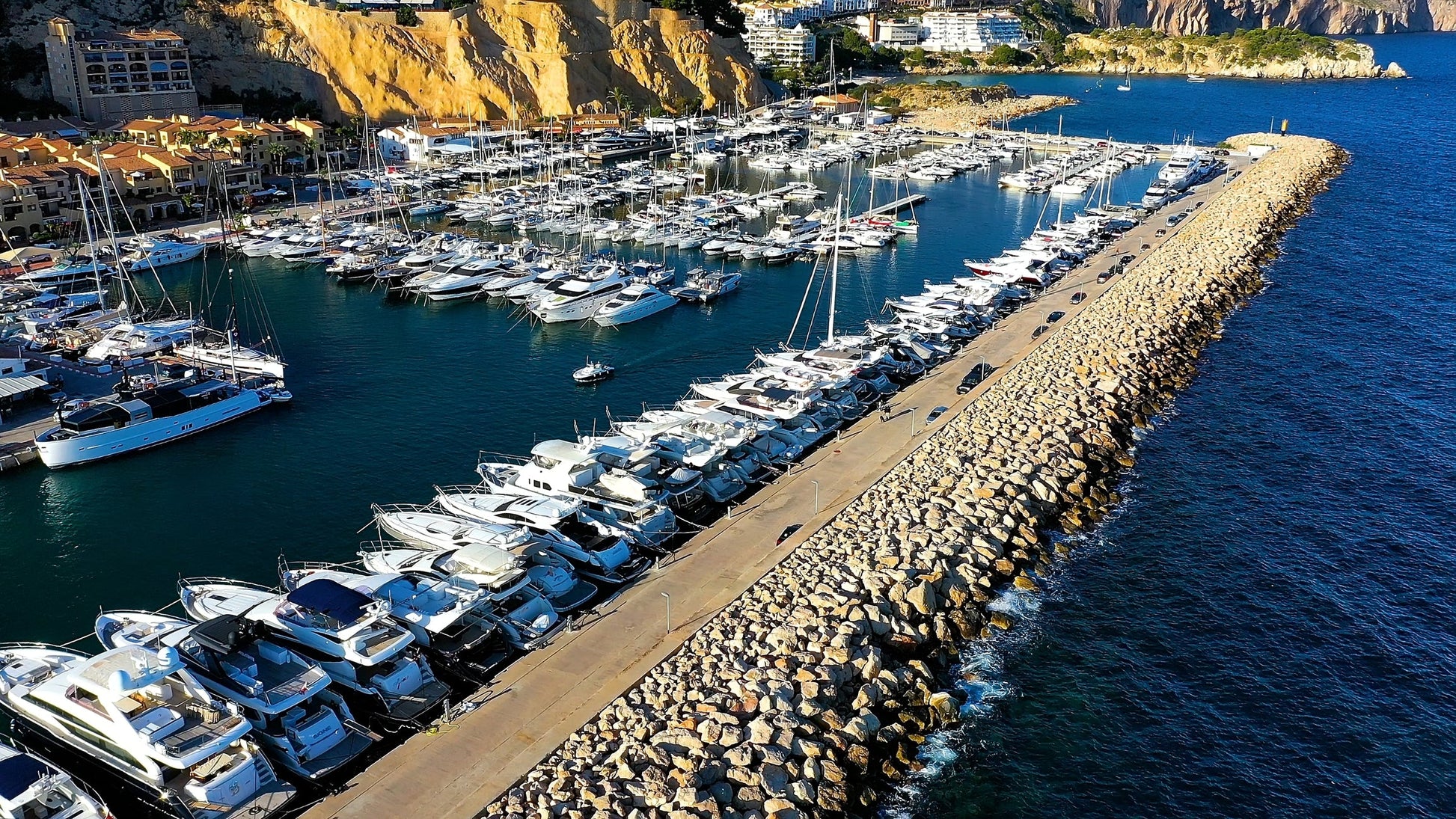 Puerto Camponanes Greenwich in Alacante, Spain – yacht berths and marina view with Eberths.com