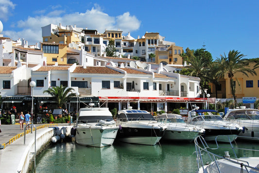 Porto Cabopino, Marbella, Spagna: ormeggi e vista sul porto turistico con Eberths.com